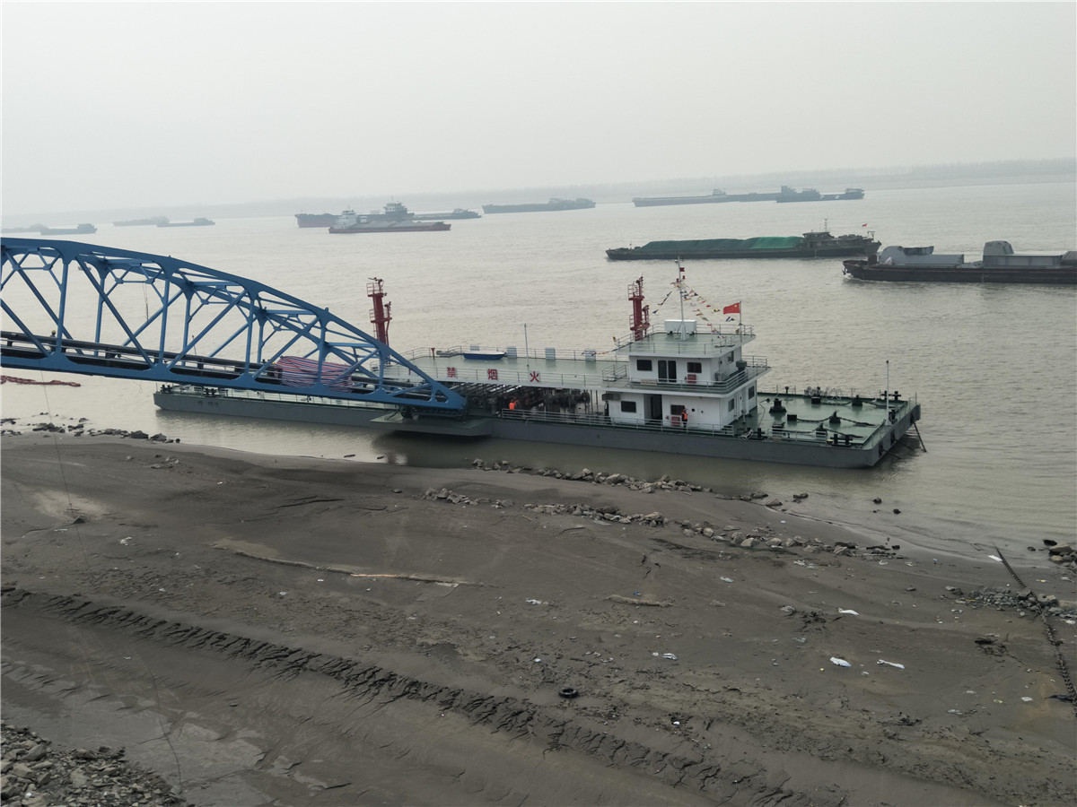 岳陽(yáng)70、90米油化船2